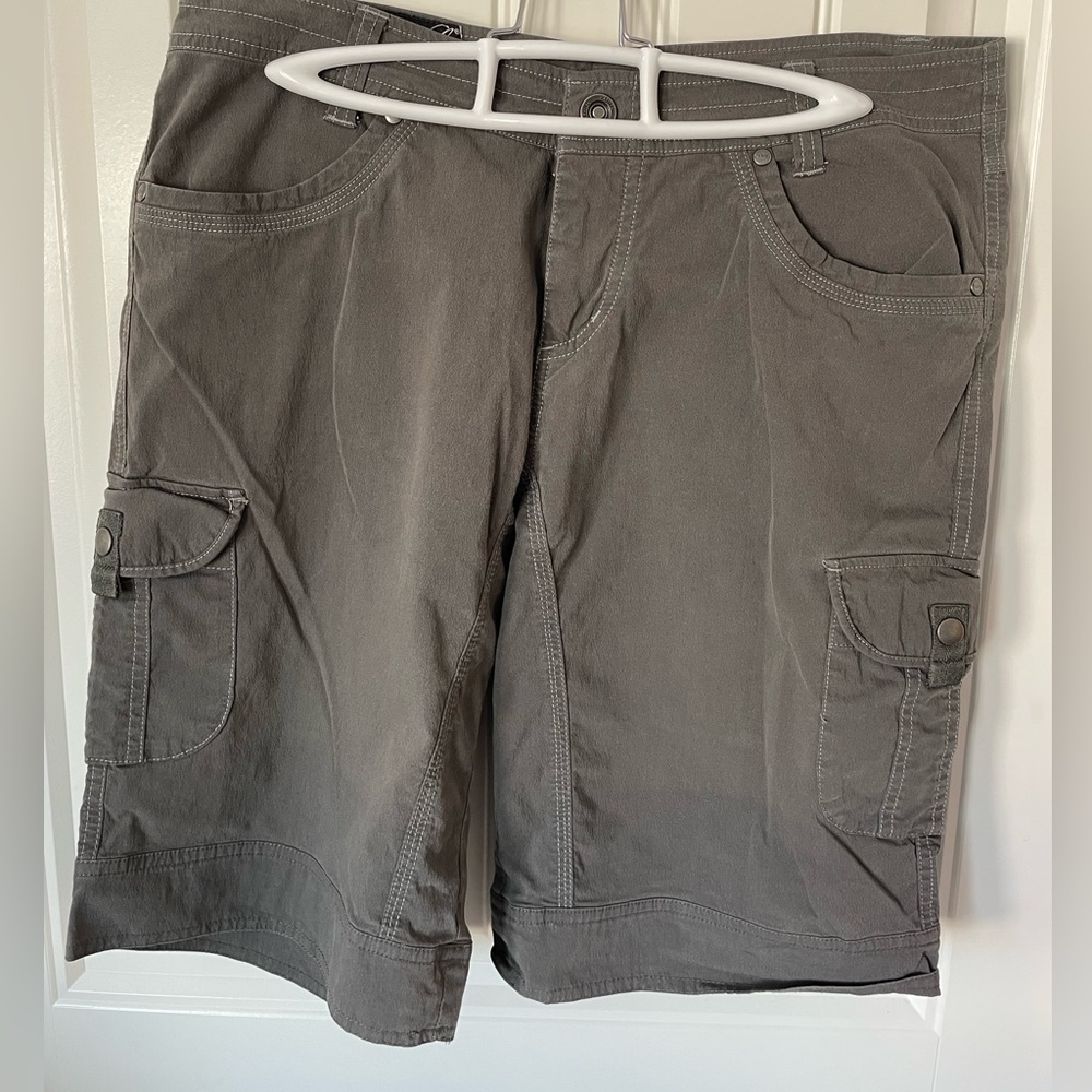 Kuhl women’s cargo shorts - size 10